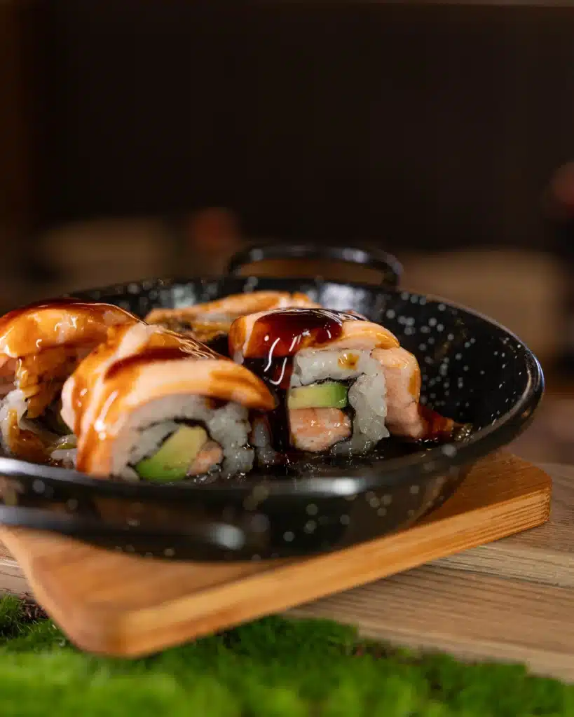 Buffet libre en Granada: disfruta de sushi y carne a la brasa en un solo lugar