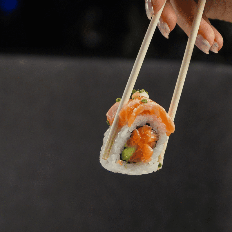 Buffet libre japonés en Valencia centro con sushi al momento y brasa Josper en Kaisen Experience, frente a la estación de Xàtiva