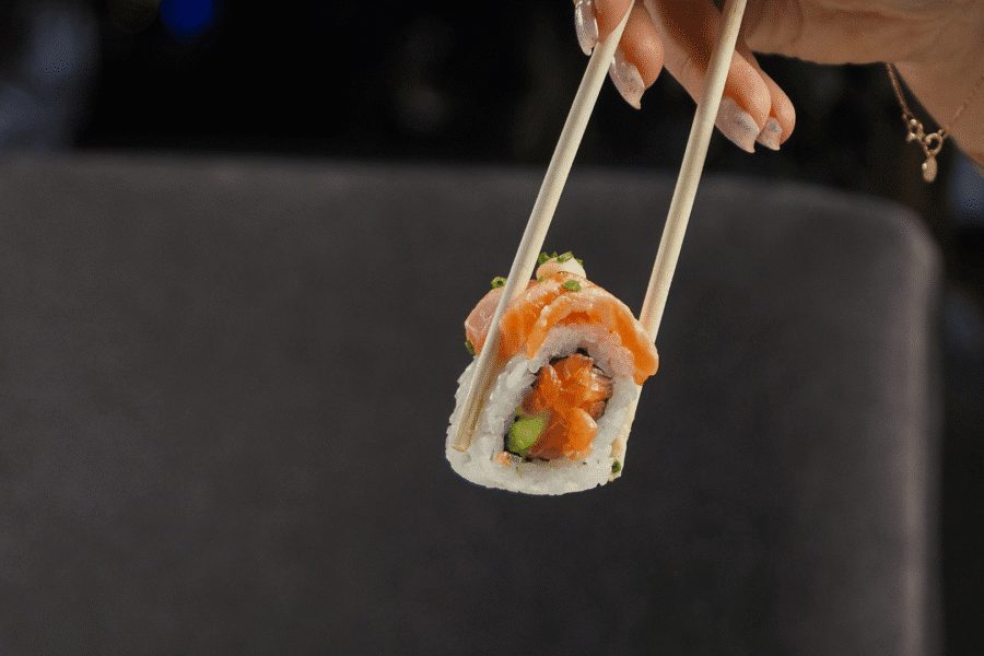 Buffet libre japonés en Valencia centro con sushi al momento y brasa Josper en Kaisen Experience, frente a la estación de Xàtiva